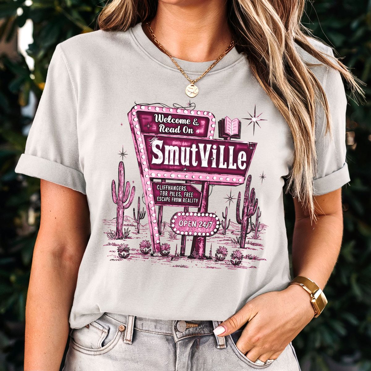 Welcome to Smutville Romance T-shirt
