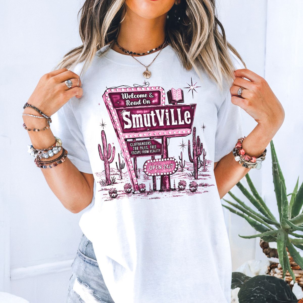 Welcome to Smutville Romance T-shirt